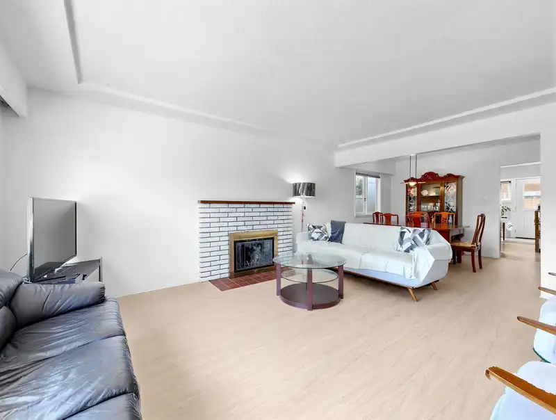 2514 E 27TH AVENUE - photo 4 of 30