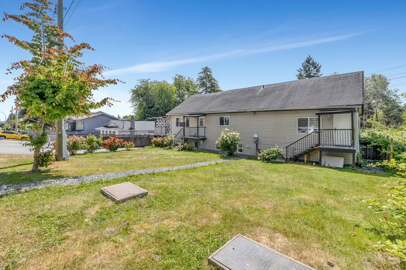 13906 68 AVENUE - photo 1 of 14