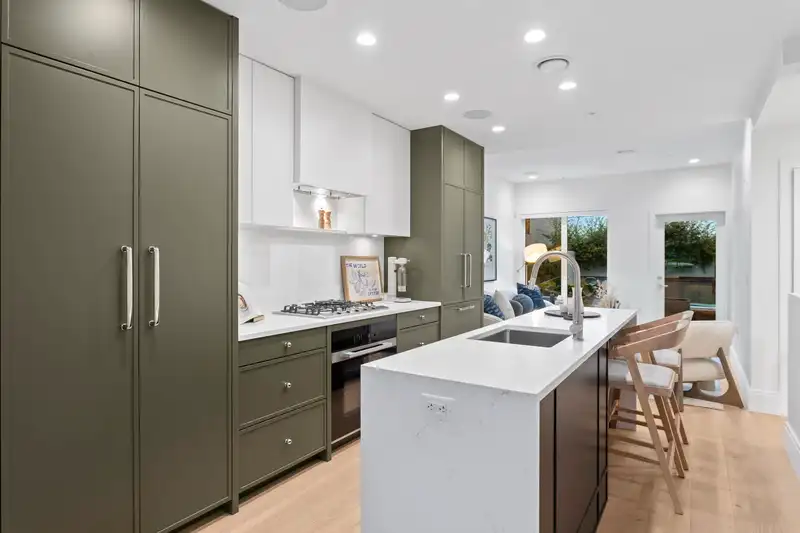 553 W 26TH AVENUE - photo 3 of 36