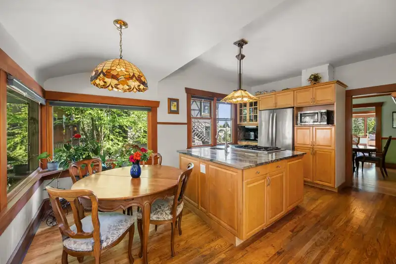 207 EIGHTH STREET - photo 4 of 38