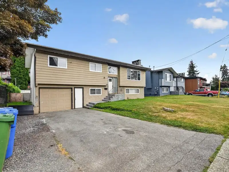 2068 RIDGEWAY STREET - photo 2 of 26