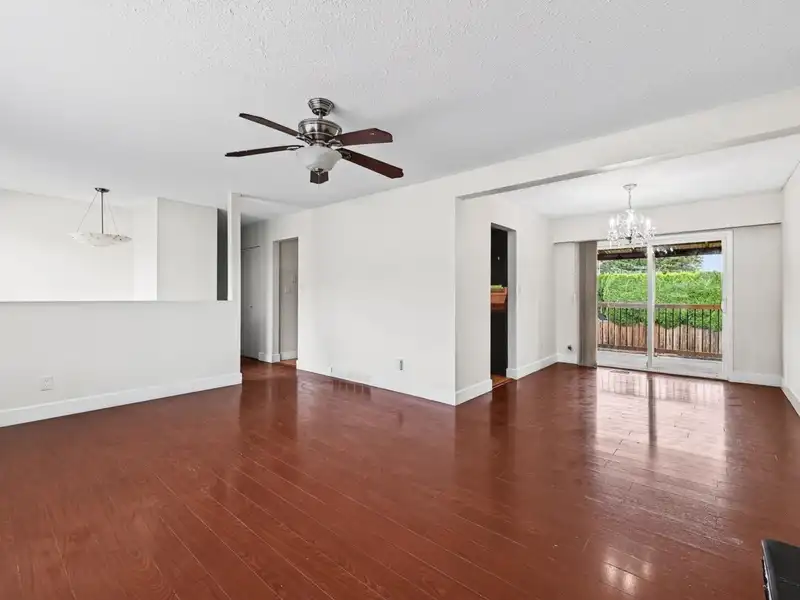2068 RIDGEWAY STREET - photo 4 of 26