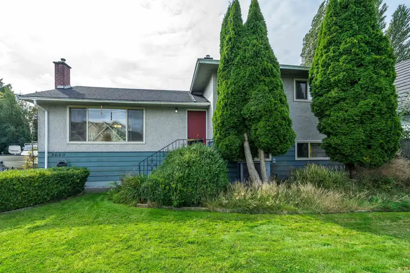 3660 ROYALMORE AVENUE - photo 4 of 39