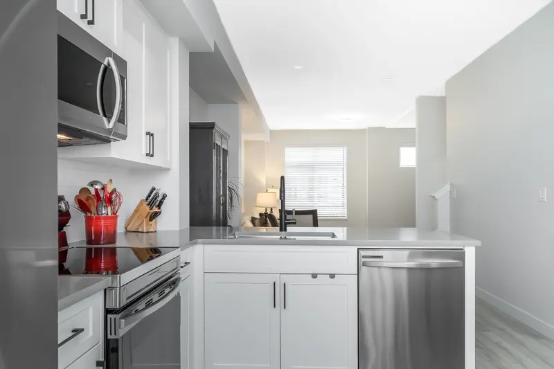 147 20180 84 AVENUE - photo 4 of 25