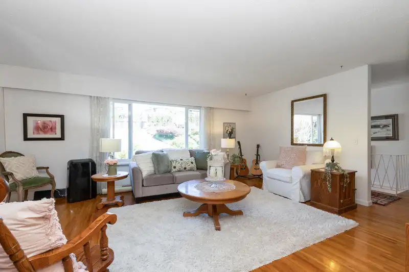 160 HARVARD DRIVE - photo 4 of 31