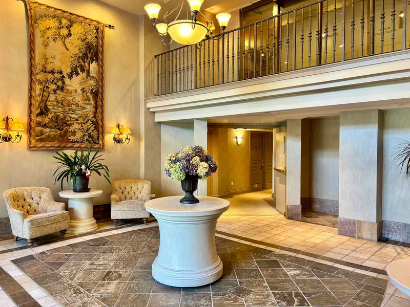 705 5615 HAMPTON PLACE - photo 4 of 25