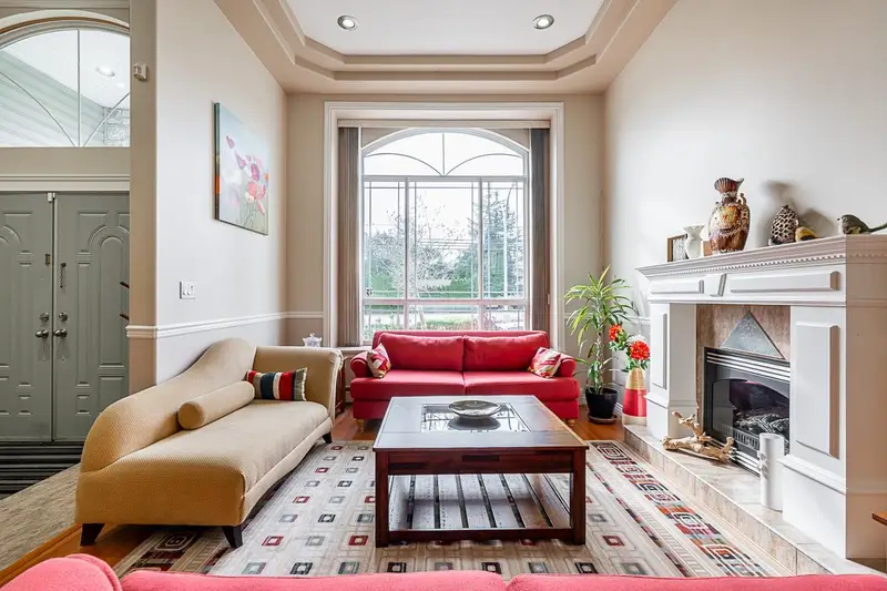 8358 144 STREET - photo 4 of 25