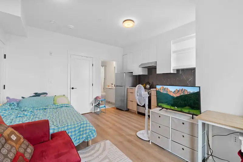 5 237 RIDGEWAY AVENUE - photo 4 of 22