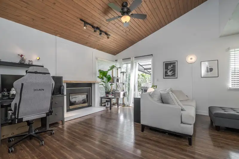 19212 FAIRWAY DRIVE - photo 1 of 33