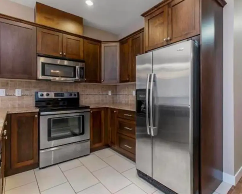 603 14333 104 AVENUE - photo 2 of 20