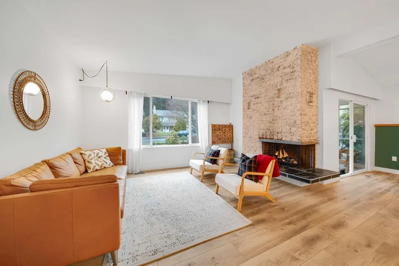 2280 KING ALBERT AVENUE - photo 3 of 25