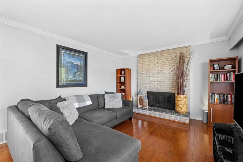 6106 BRODIE ROAD - photo 3 of 35