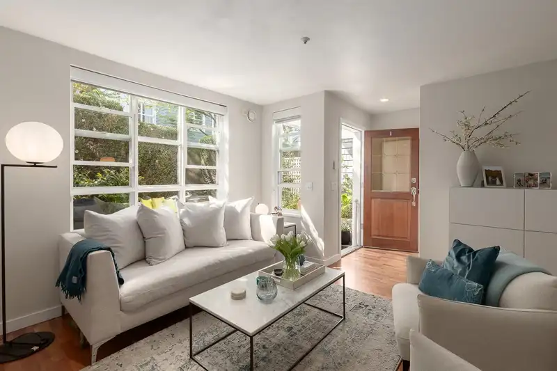 106 675 W 7TH AVENUE - photo 3 of 26