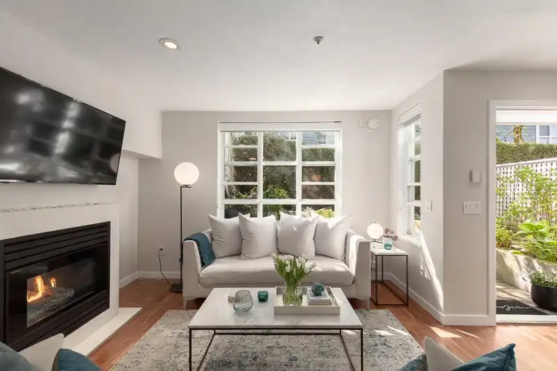 106 675 W 7TH AVENUE - photo 4 of 26