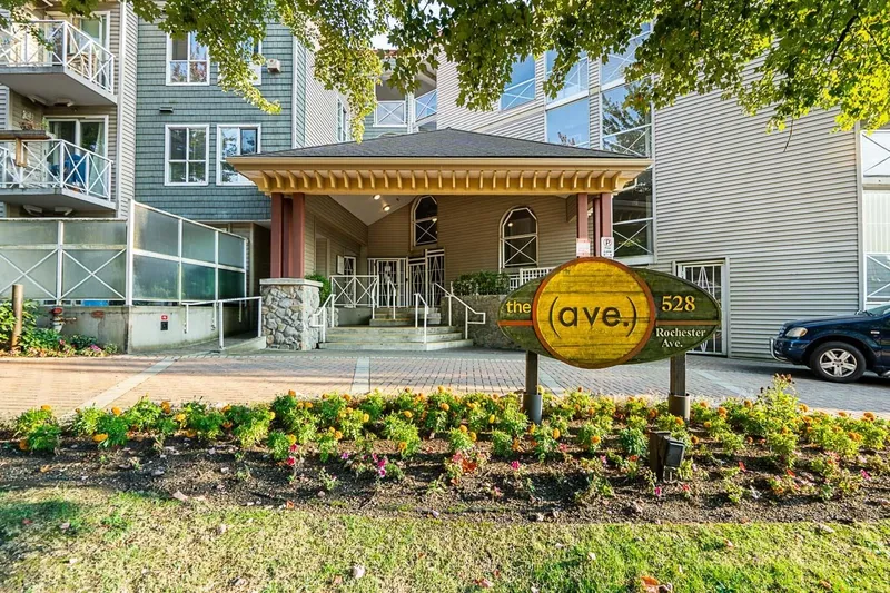 328 528 ROCHESTER AVENUE - photo 1 of 25