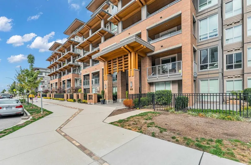 322 7133 14TH AVENUE - photo 2 of 25