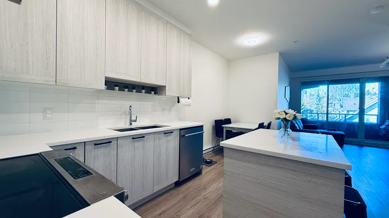 322 7133 14TH AVENUE - photo 3 of 25