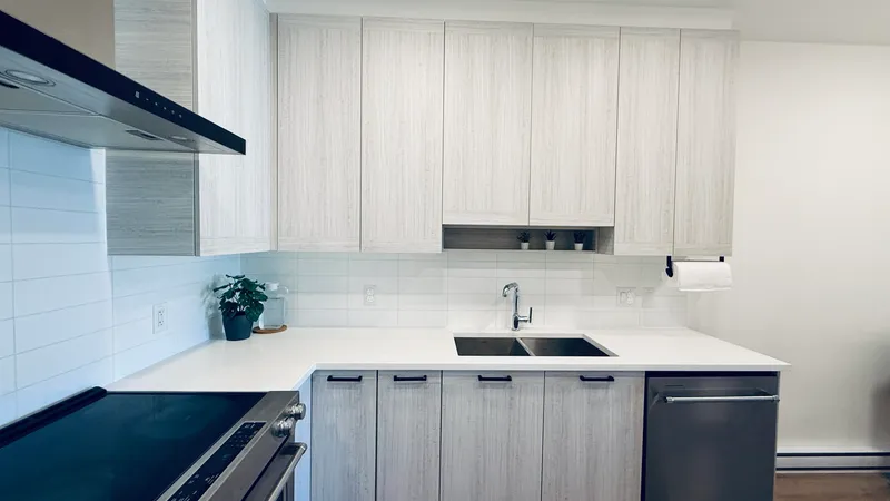 322 7133 14TH AVENUE - photo 4 of 25