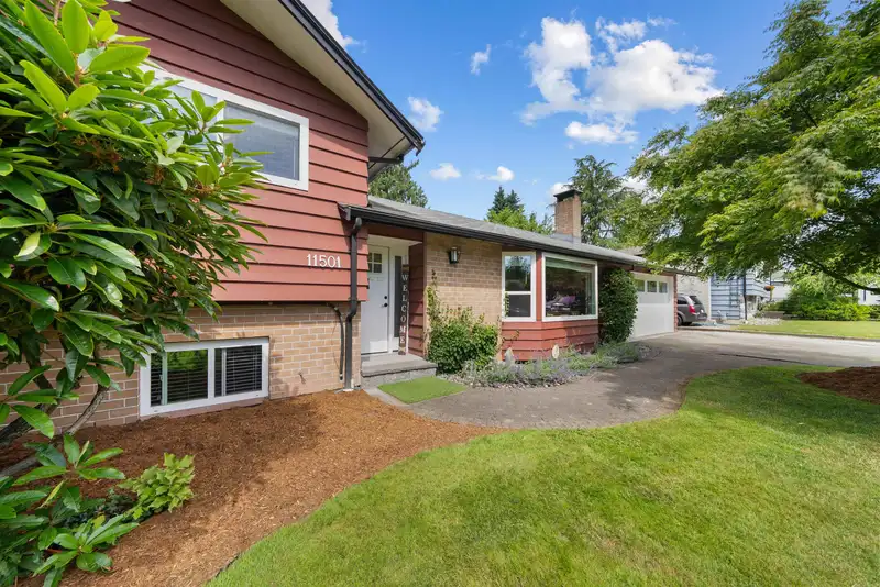 11501 RIVER WYND - photo 2 of 39