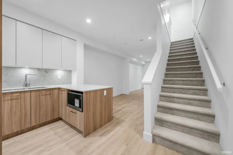 105 2320 EMERY COURT - photo 2 of 25