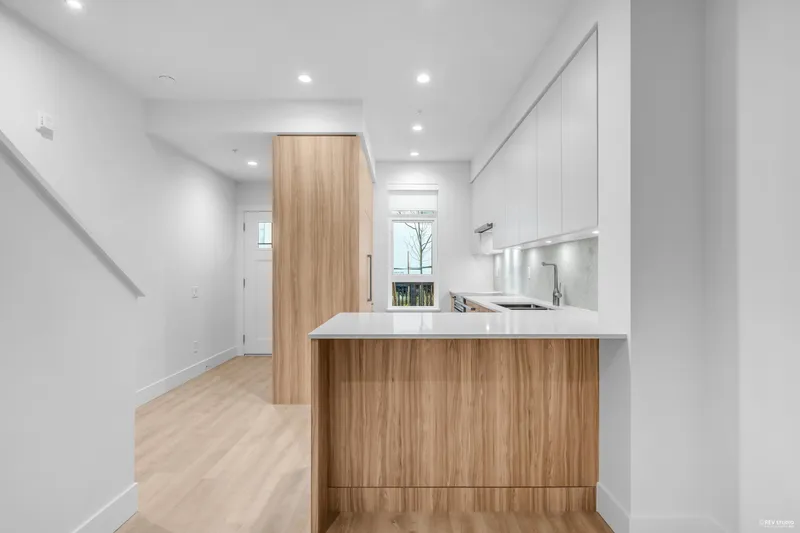 105 2320 EMERY COURT - photo 4 of 25