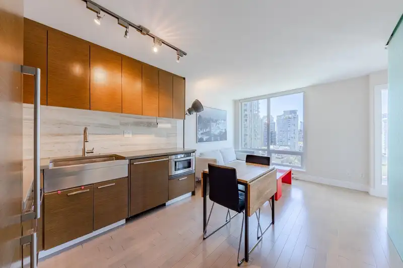 1106 535 SMITHE STREET - photo 1 of 35