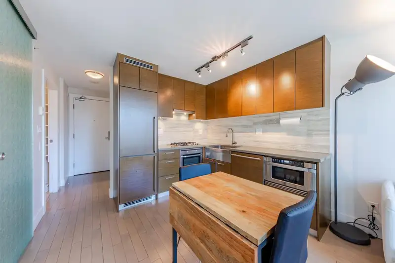 1106 535 SMITHE STREET - photo 3 of 35