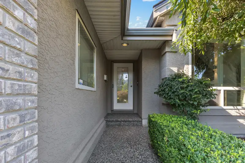16381 110 AVENUE - photo 4 of 40