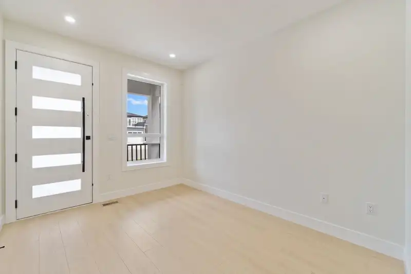 32514 HIGGINBOTTOM COURT - photo 4 of 40