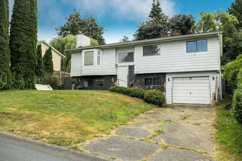 7872 HERON STREET - photo 3 of 39