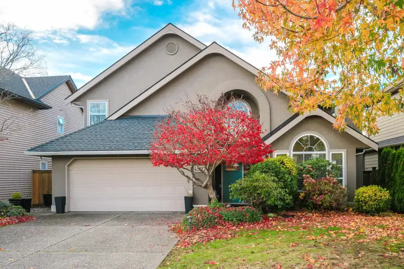4927 63A STREET - photo 1 of 31