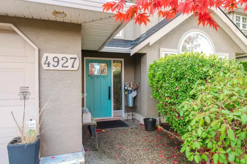 4927 63A STREET - photo 2 of 31