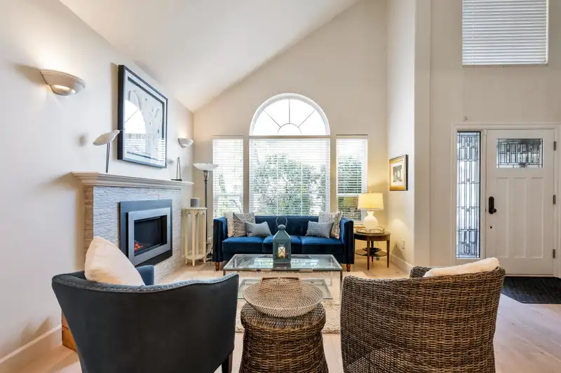 4927 63A STREET - photo 4 of 31