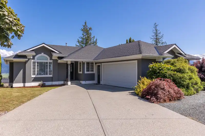 36382 SANDRINGHAM DRIVE - photo 1 of 34