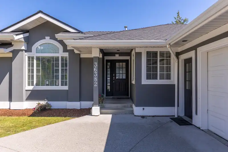 36382 SANDRINGHAM DRIVE - photo 3 of 34