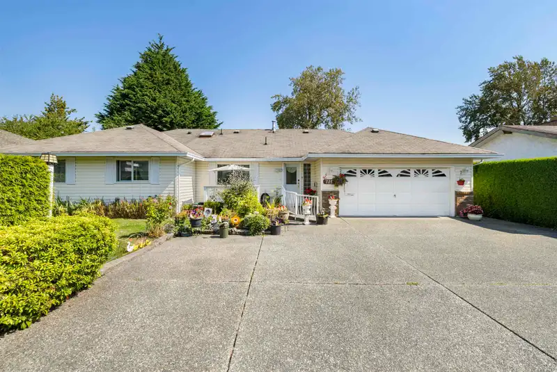 1163 KING GEORGE BOULEVARD - photo 2 of 30