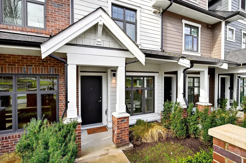 106 678 FAIRVIEW STREET - photo 3 of 25