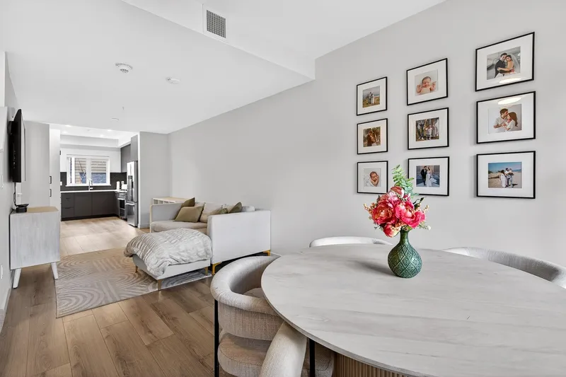 106 678 FAIRVIEW STREET - photo 4 of 25