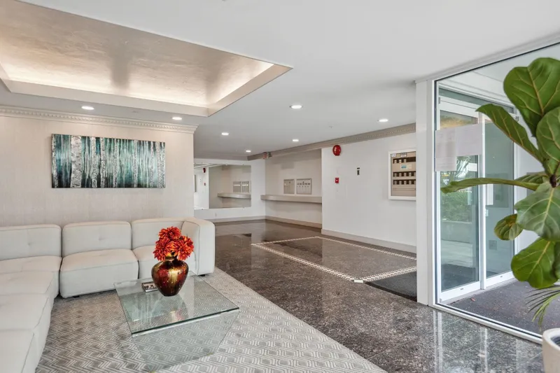 5A 1403 BEACH AVENUE - photo 4 of 25