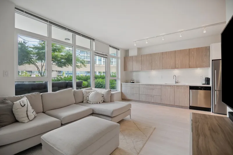 208 691 NORTH ROAD - photo 1 of 25