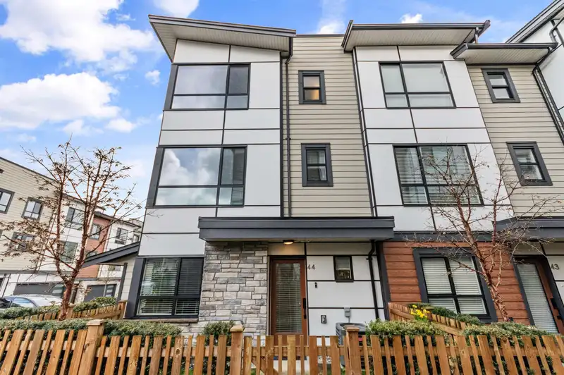 44 20150 81 AVENUE - photo 1 of 40
