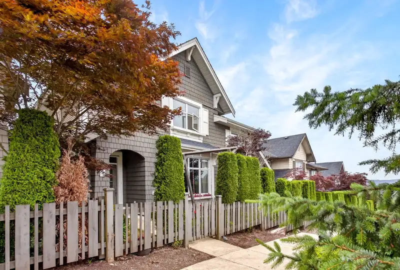 35 3400 DEVONSHIRE AVENUE - photo 2 of 40