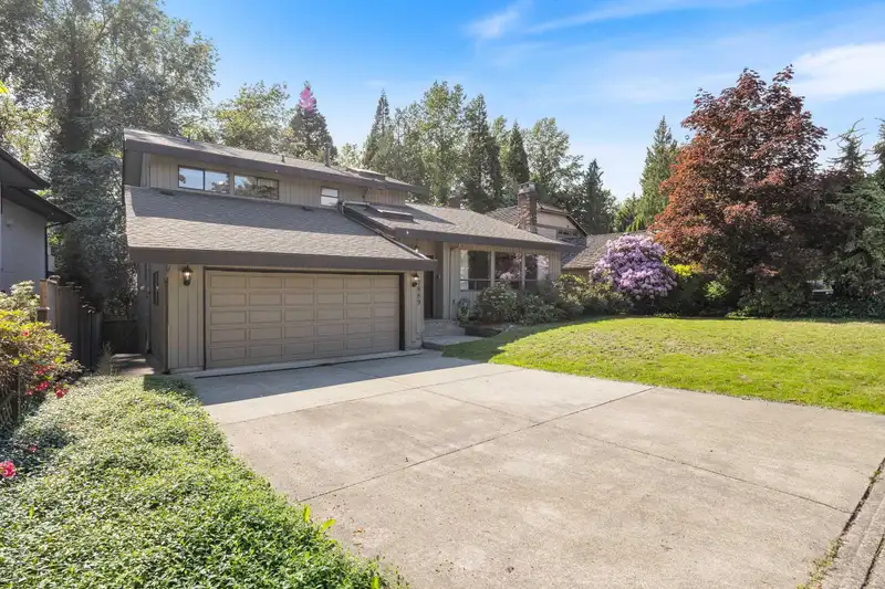 7889 WOODHURST DRIVE - photo 2 of 40