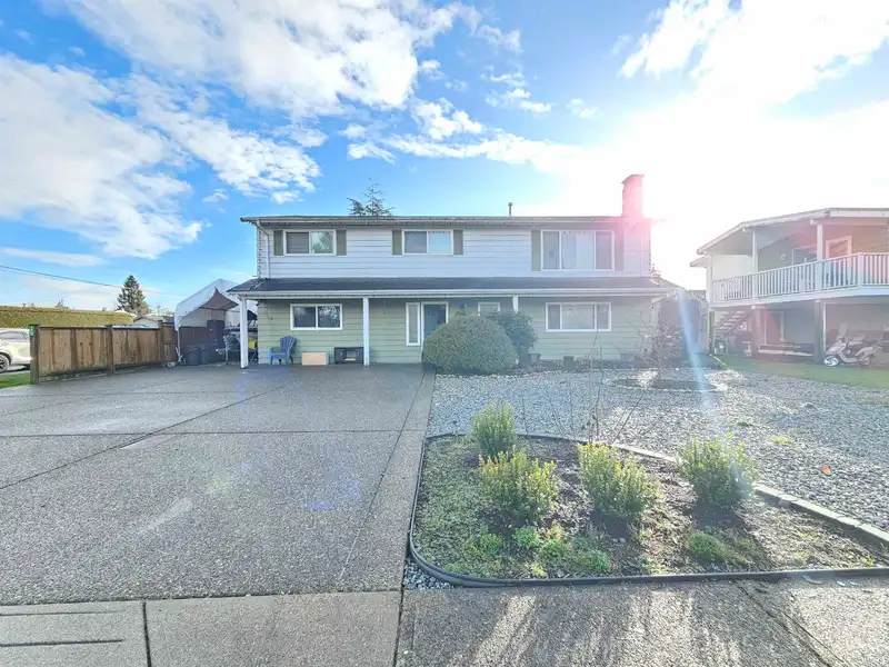5574 49 AVENUE - photo 1 of 13