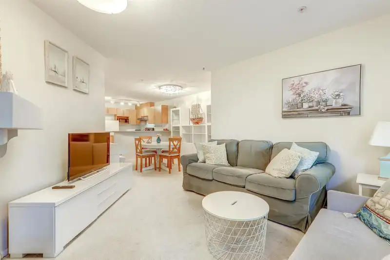 208 1150 E 29TH STREET - photo 4 of 34