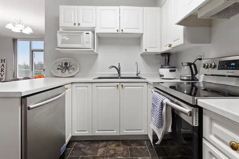 906 13880 101 AVENUE - photo 3 of 14