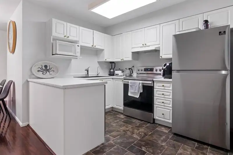906 13880 101 AVENUE - photo 4 of 14