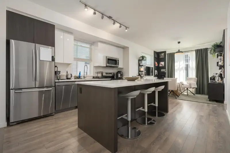 44 18681 68 AVENUE - photo 1 of 40