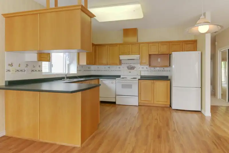 12 18939 65 AVENUE - photo 3 of 22