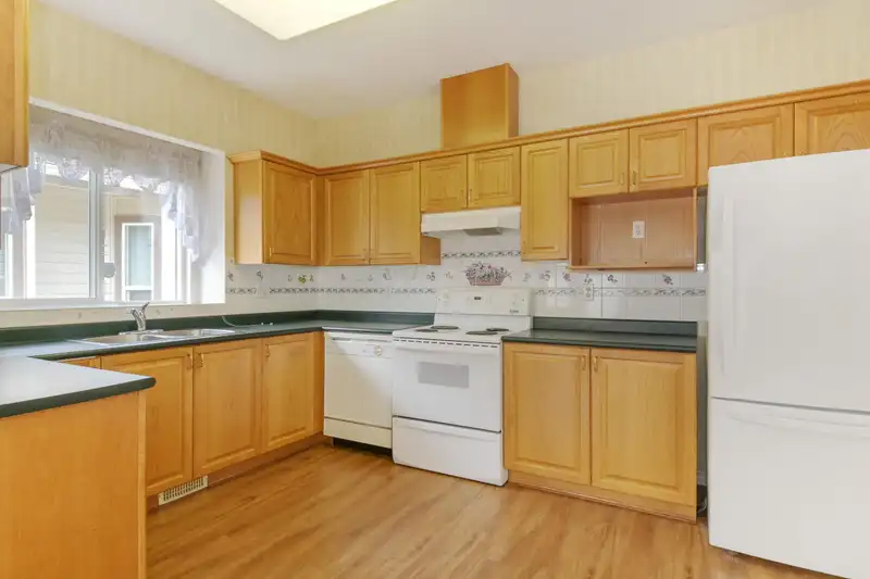 12 18939 65 AVENUE - photo 4 of 22